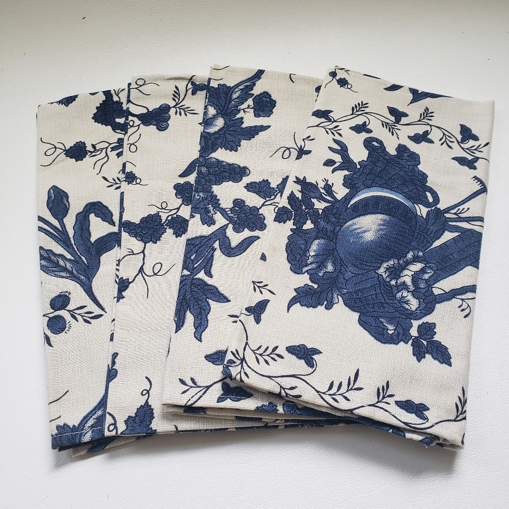 4 Wedgwood Blue Floral Dinner Napkins
